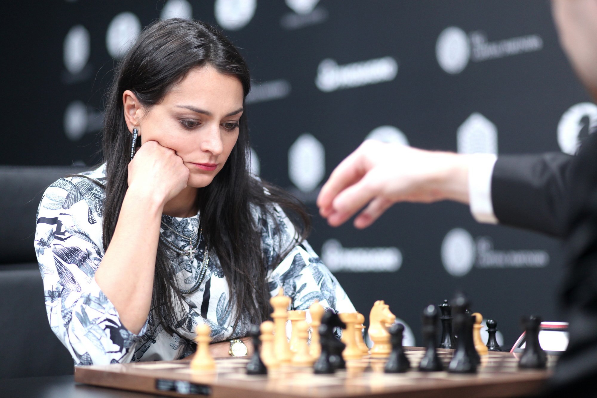 A NOVA CAMPEÃ DO MUNDO CHEGOU - Miaoyi Lu Vs Lilit Mkrtchian 